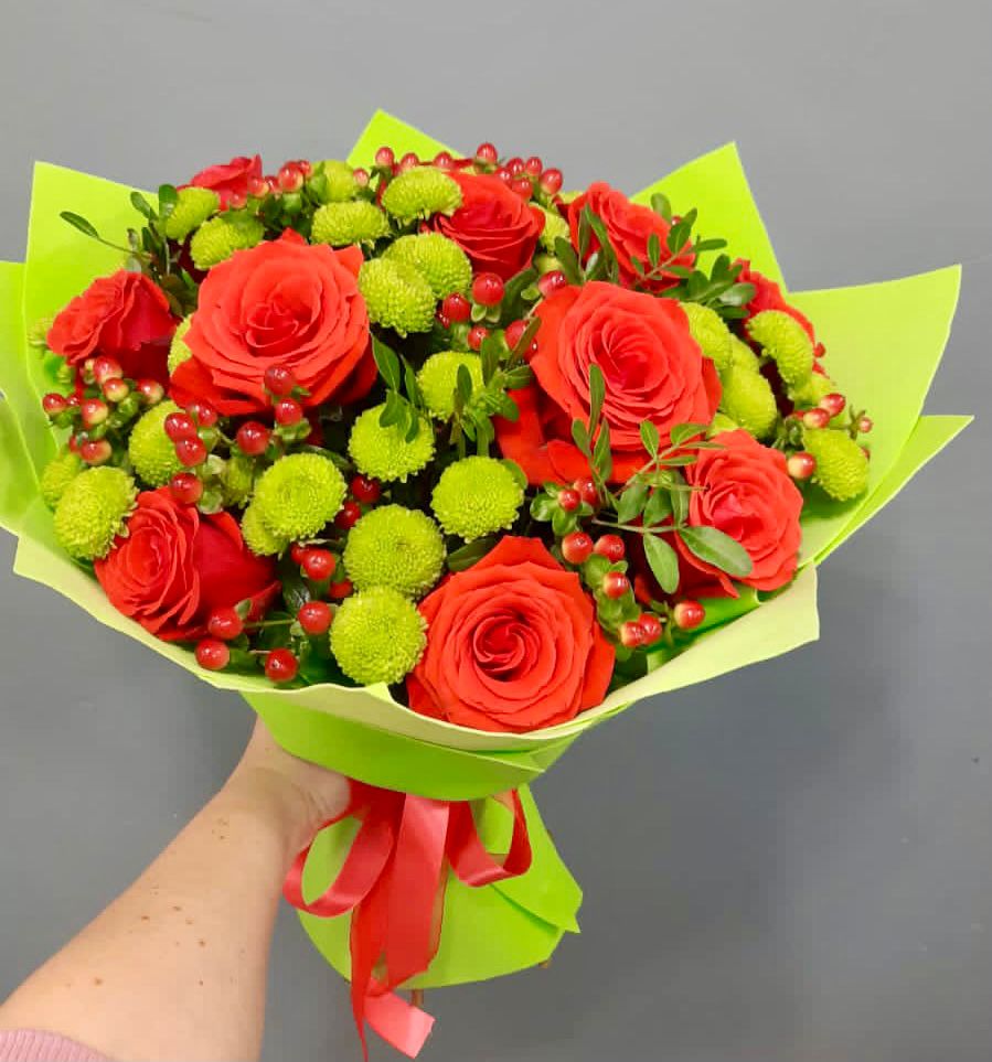 Букет цветов из: Хризантемы и Розы в Троицкий