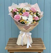 Букет цветов из:  Гвоздики, Орхидеи и Розы в Троицкий