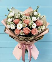 Букет цветов из:  Розы, Альстромерии и Лизиантусы в Троицкий