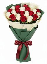 Букет Микс из красных и белых роз в Троицкий