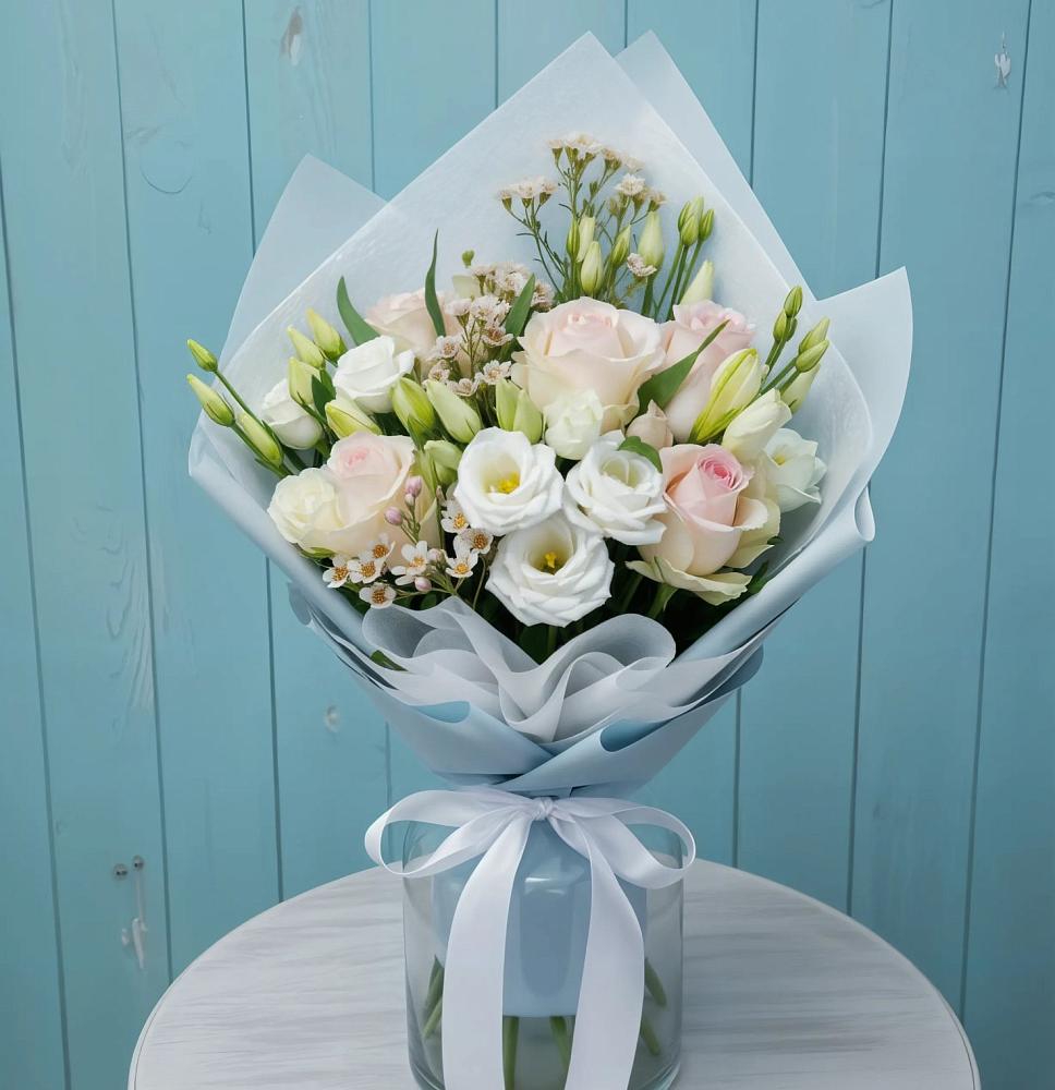 Букет цветов из: Розы и Лизиантусы в Троицкий