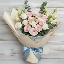 Букет цветов из:  Лизиантусы в Троицкий