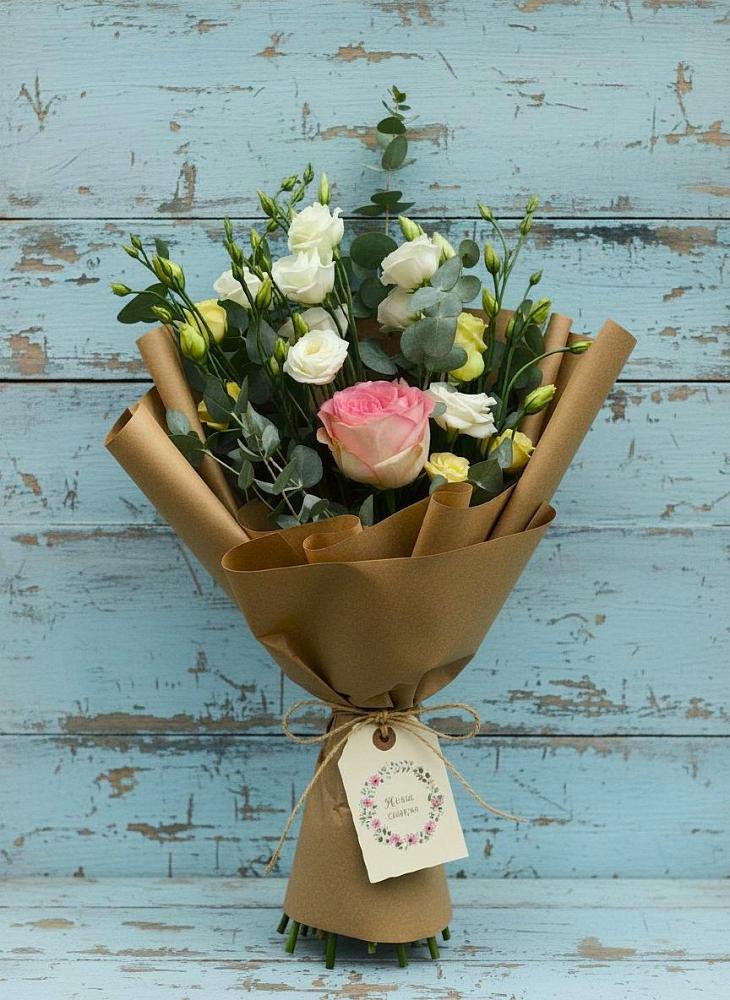 Букет цветов из: Розы и Лизиантусы в Троицкий