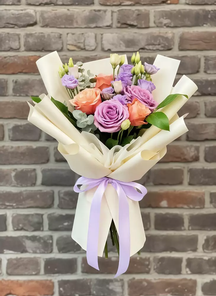 Букет цветов из: Лизиантусы и Розы в Троицкий