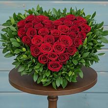 Цветочная композиция из Розы в виде сердца в Троицкий