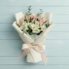 Букет цветов из:  Альстромерии в Троицкий