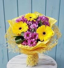 Букет цветов из:  Хризантемы и Герберы в Троицкий