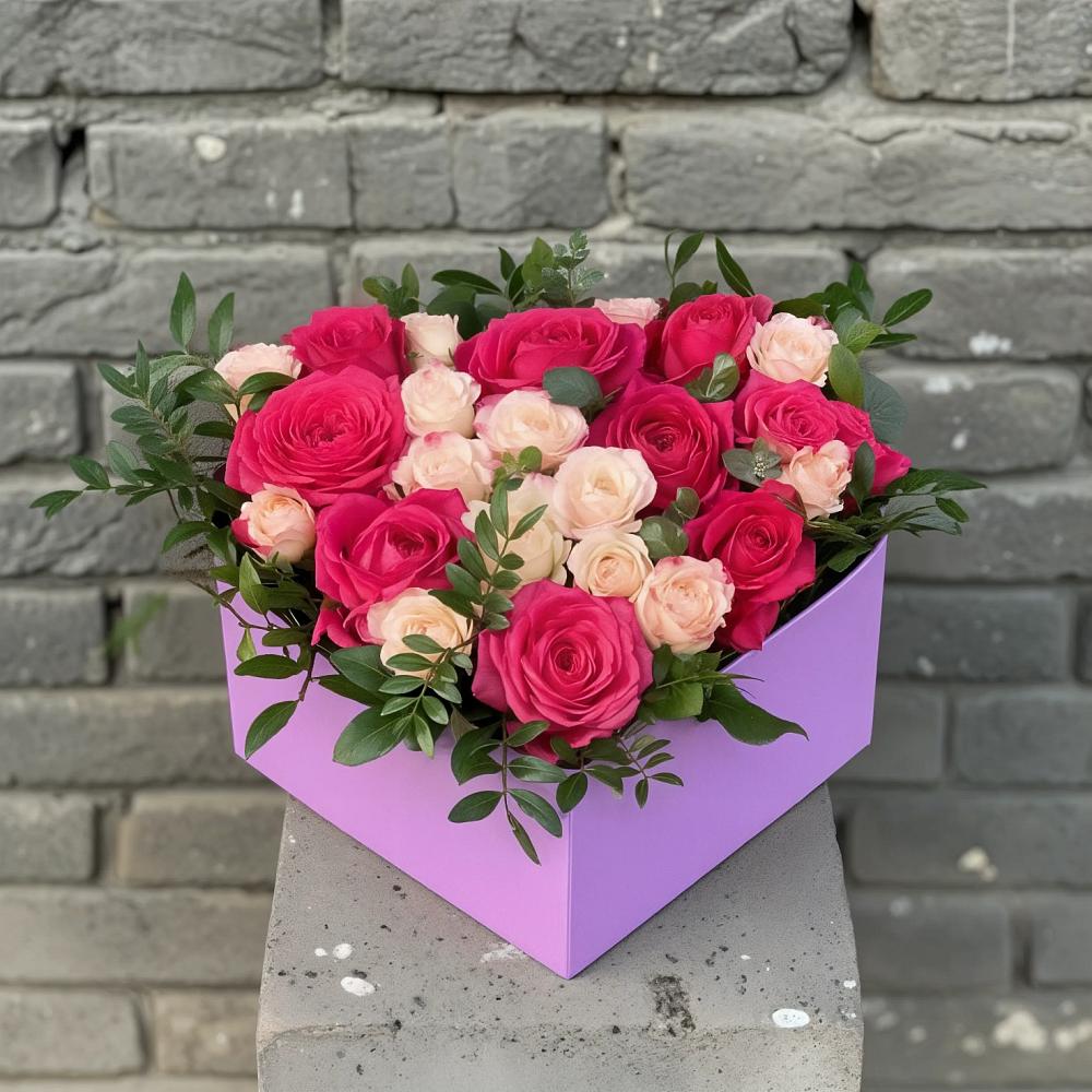 Цветочная композиция из Розы в коробке в Троицкий