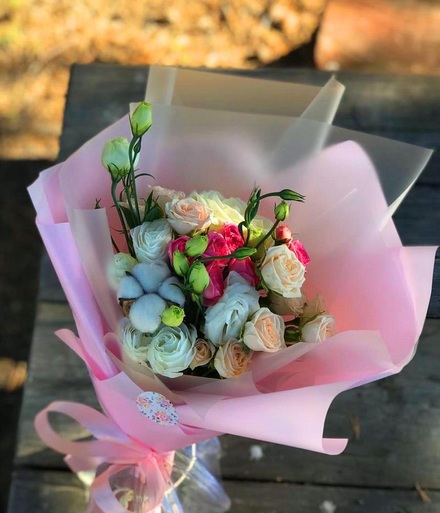 Букет цветов из: Розы и Лизиантусы в Троицкий