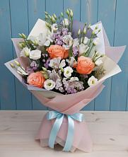 Букет цветов из:  Лизиантусы, Розы, Альстромерии и Гипсофила в Троицкий