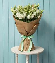 Букет цветов из:  Лизиантусы в Троицкий