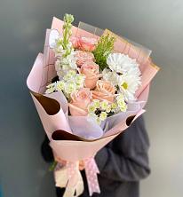 Букет цветов из:  Хризантемы и Розы в Троицкий