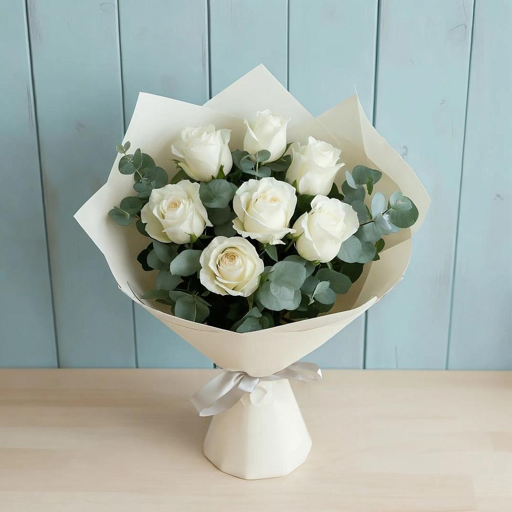 Букет Белые розы в Эвкалипте в Троицкий