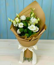 Букет цветов из:  Хризантемы и Лизиантусы в Троицкий