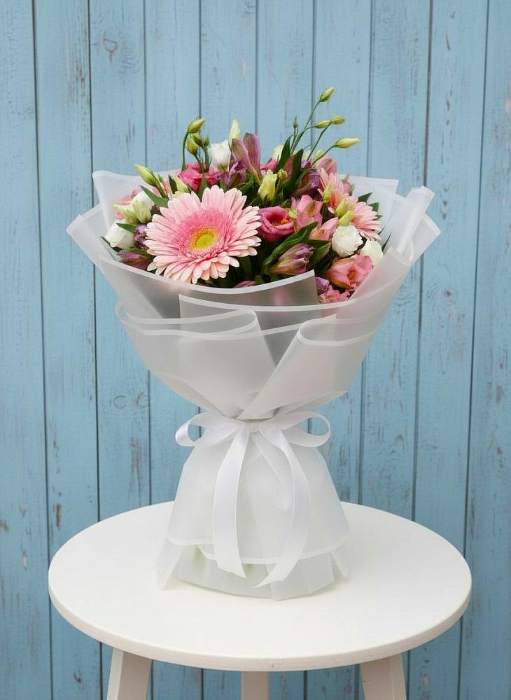 Букет цветов из: Герберы, Альстромерии и Лизиантусы в Троицкий