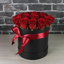 Цветочная композиция из Розы в шляпной коробке в Троицкий