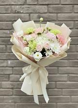Букет цветов из:  Гвоздики, Розы, Лизиантусы и Хризантемы #REPLACE_PRED# Троицкий