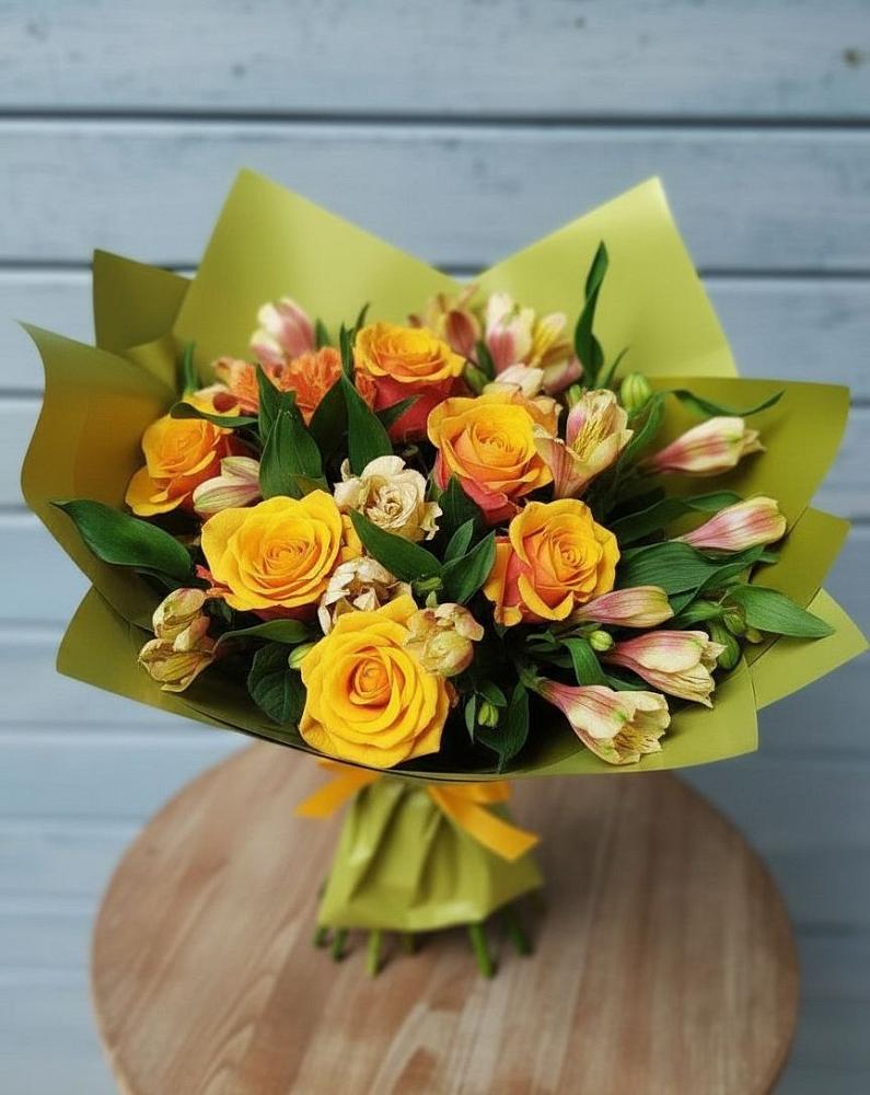 Букет цветов из: Альстромерии и Розы в Троицкий