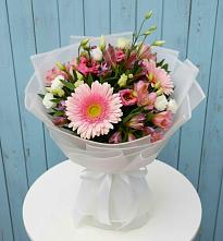 Букет цветов из:  Герберы, Альстромерии и Лизиантусы в Троицкий
