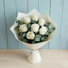 Букет Белые розы в Эвкалипте в Троицкий