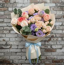 Букет цветов из:  Розы, Лизиантусы и Гвоздики в Троицкий