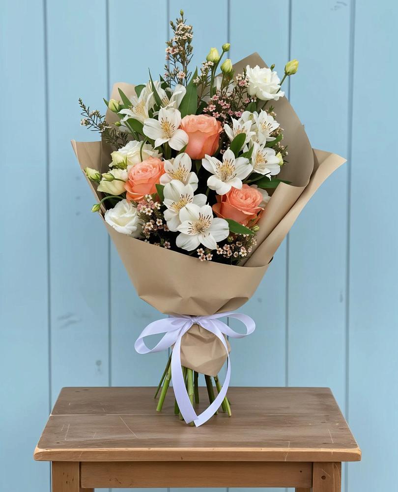 Букет цветов из: Альстромерии, Лизиантусы, Розы и Хризантемы в Троицкий