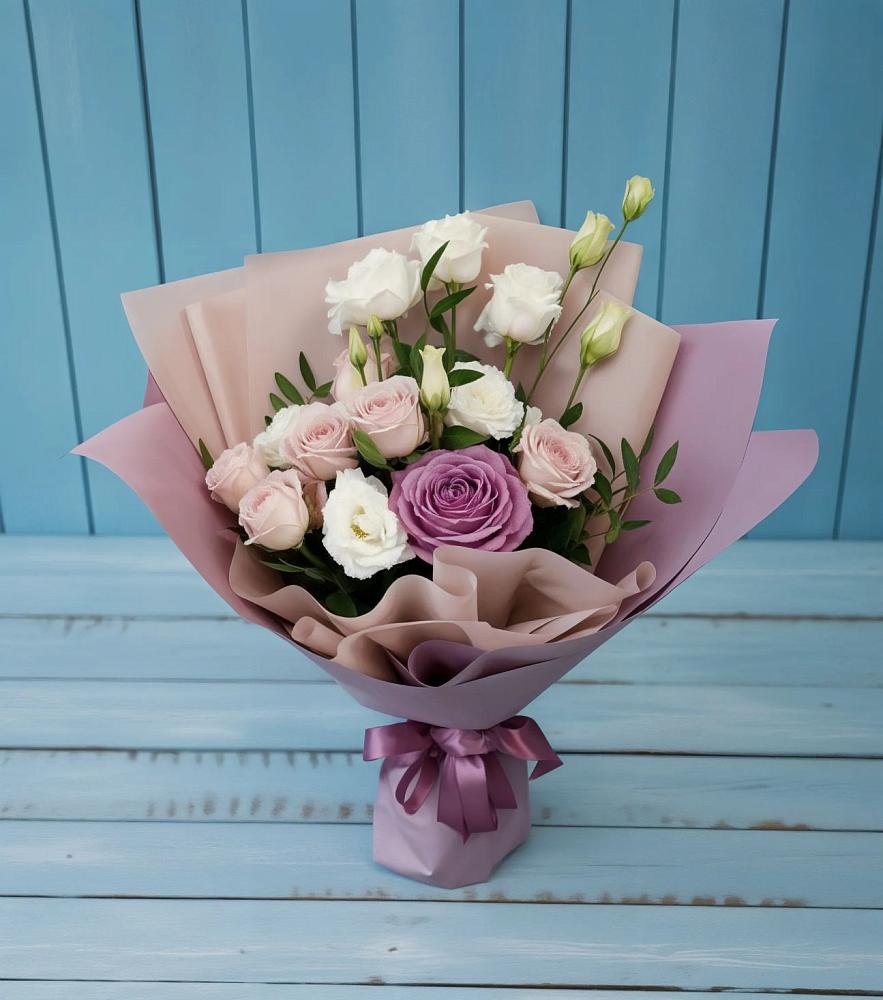 Букет цветов из: Розы и Лизиантусы в Троицкий