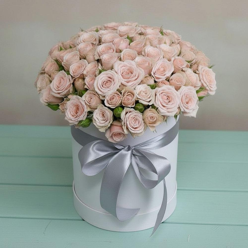 Цветочная композиция из Розы в шляпной коробке в Троицкий